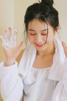 年轻的女闺蜜